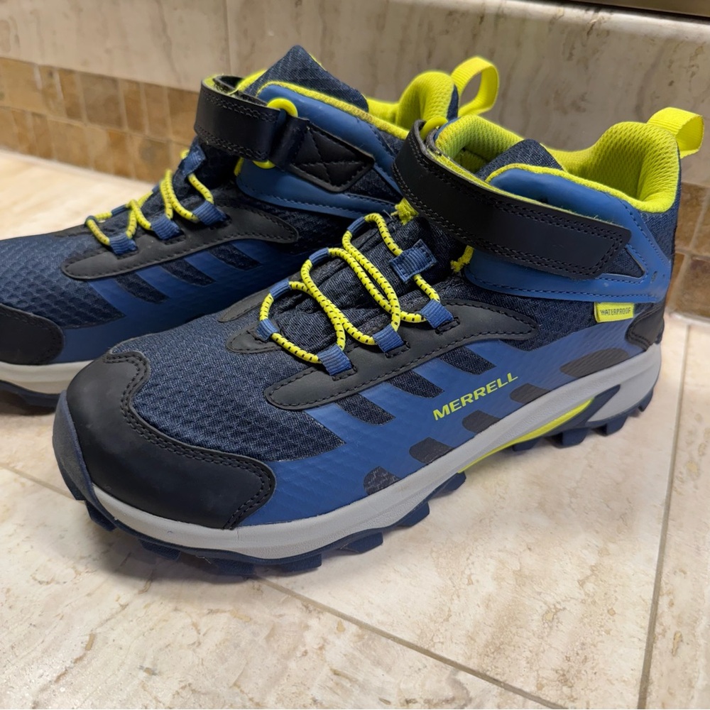 Merrell Kids Navy and Lime Sneakers